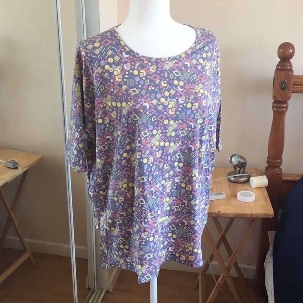 M Lularoe Irma‎ Top